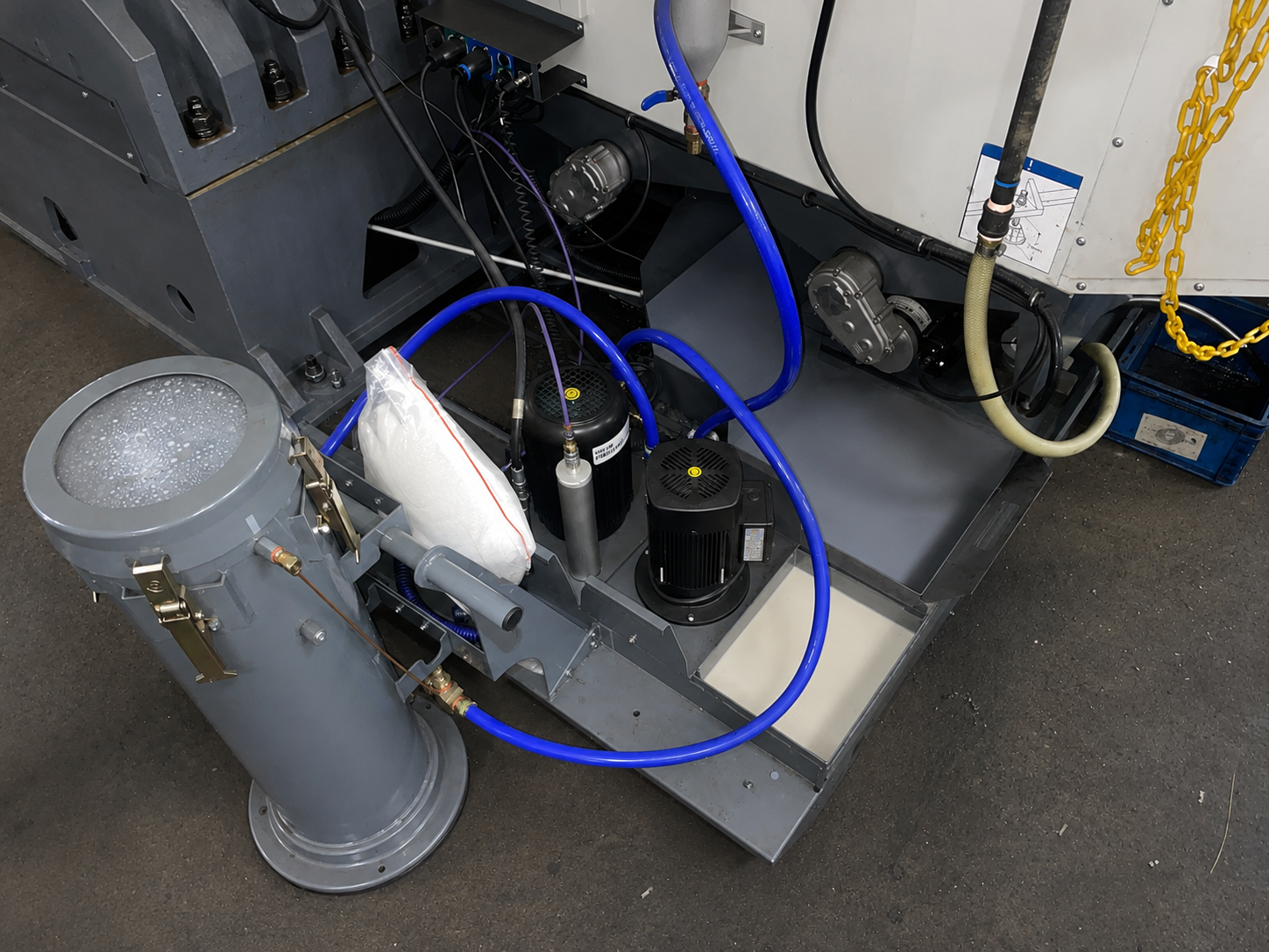 Mobile CNC coolant service setup